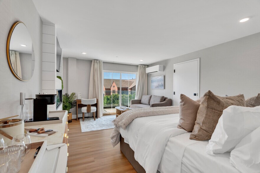 More Photos Of 32 Broadway Ave, Mystic Hotel For Sale