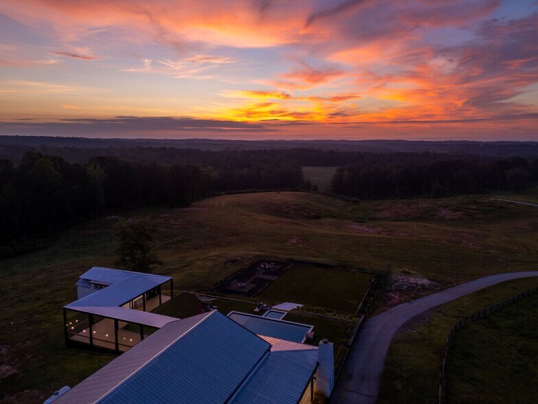 More Photos Of 2199 Roosterville Rd, Roopville Horse Stables For Sale