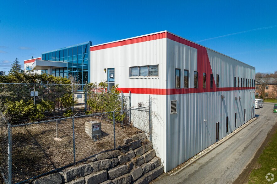 More Photos Of 2680 Queensview Dr, Ottawa Light Manufacturing For Lease