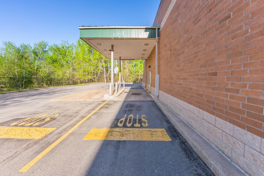 More Photos Of 173 Market St, Potsdam Drugstore For Lease