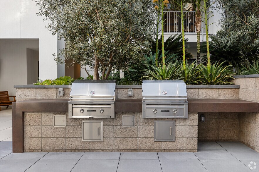 More Photos Of 1340 S Hill St, Los Angeles Apartments For Lease