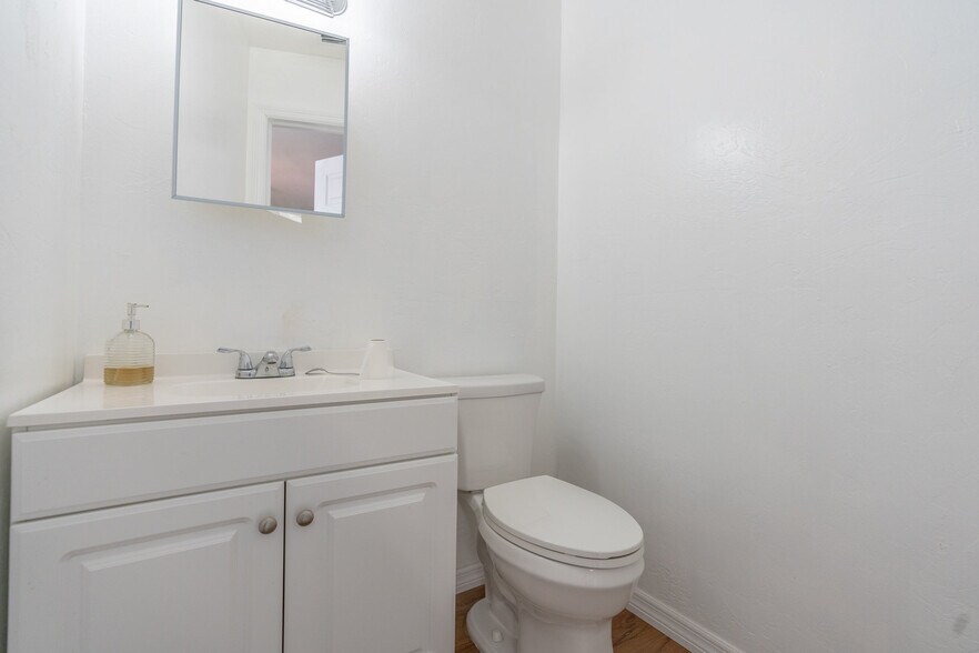 More Photos Of 2700 Evans Ave, Fort Myers Light Manufacturing For Sale