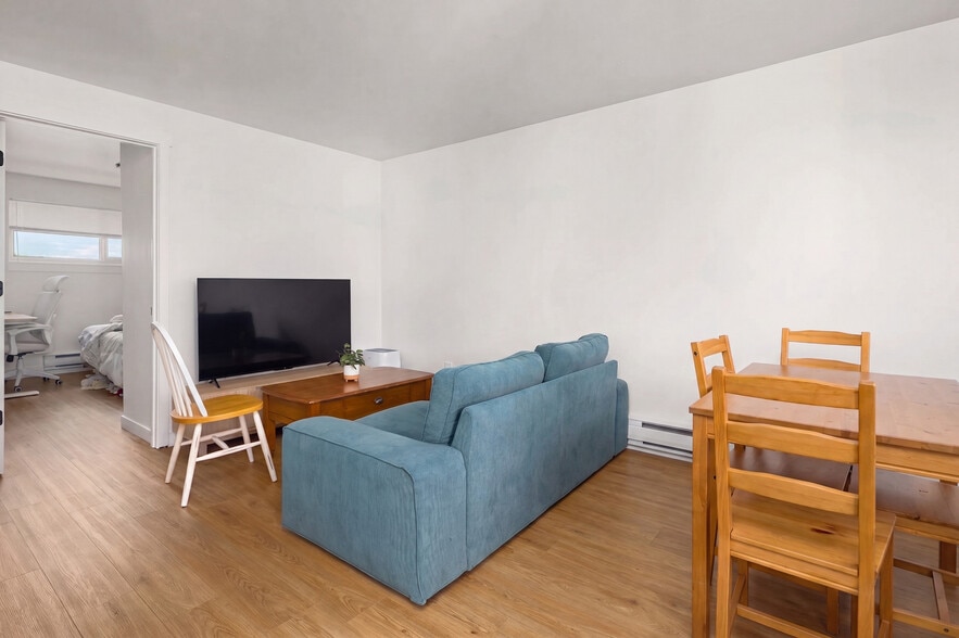 More Photos Of 4400 Linden Ave N, Seattle Apartments For Sale