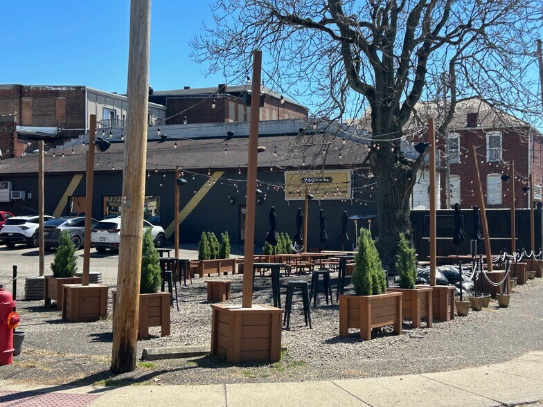 More Photos Of 181 Front St, Marietta Restaurant For Lease