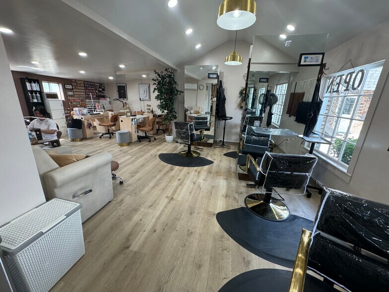 More Photos Of 22 Hillcrest Dr, Reno General Retail For Lease