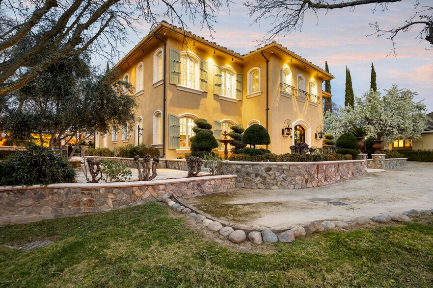 More Photos Of 1210 Arden Hills Ln, Sacramento Specialty For Sale