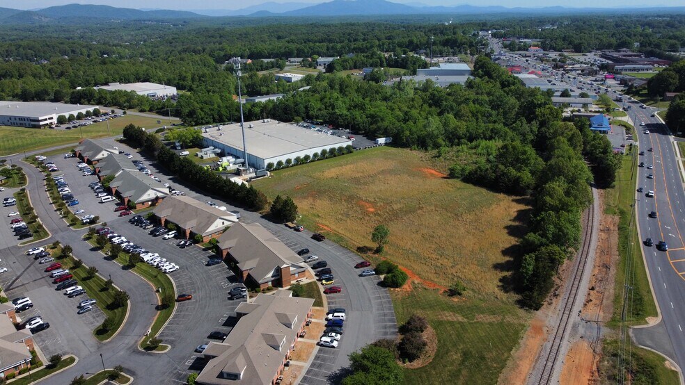 More Photos Of 142 Vista Centre Dr dr, Forest Industrial For Lease