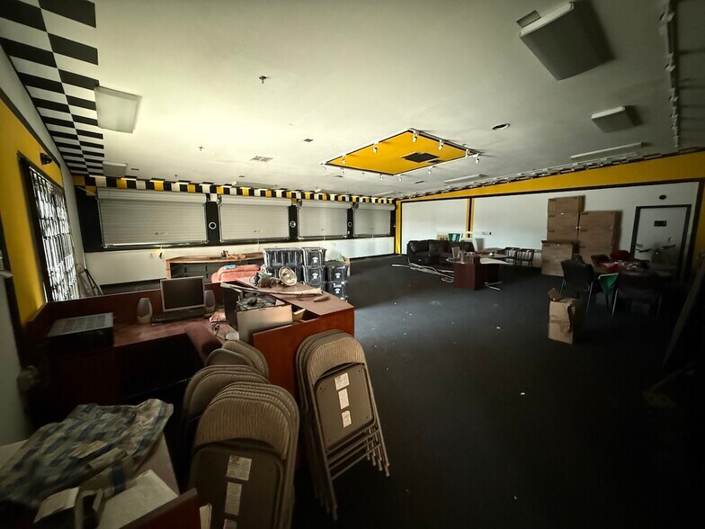 More Photos Of 301 Mitchell Rd, Modesto Auto Dealership For Lease