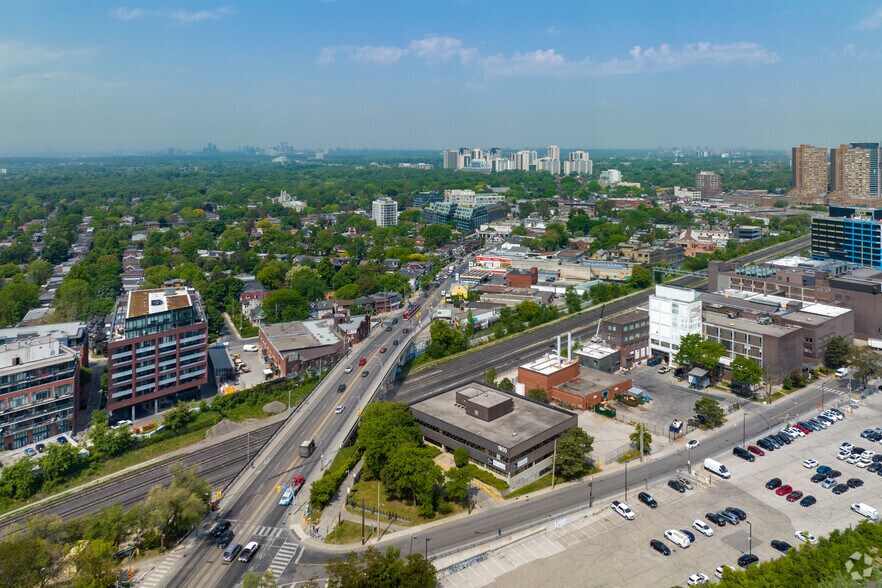 More Photos Of 1900 Dundas St W, Toronto Office For Lease