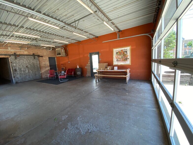 More Photos Of 333 N Oakley Blvd, Chicago Light Distribution For Lease