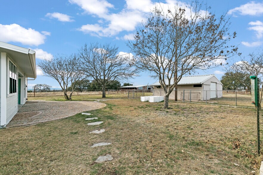More Photos Of 2736 Highway 29, Burnet Office Residential For Lease
