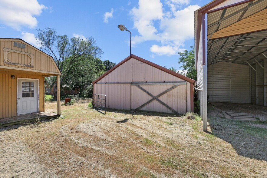 More Photos Of 12869 FM 1385, Pilot Point Light Distribution For Lease