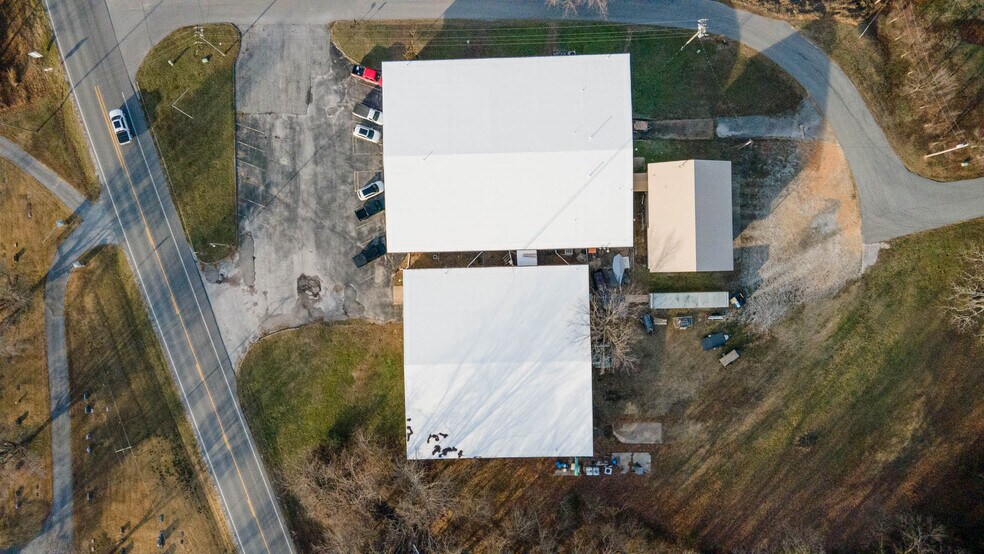 More Photos Of 1060 1st Ave NE, Gravette Industrial For Lease