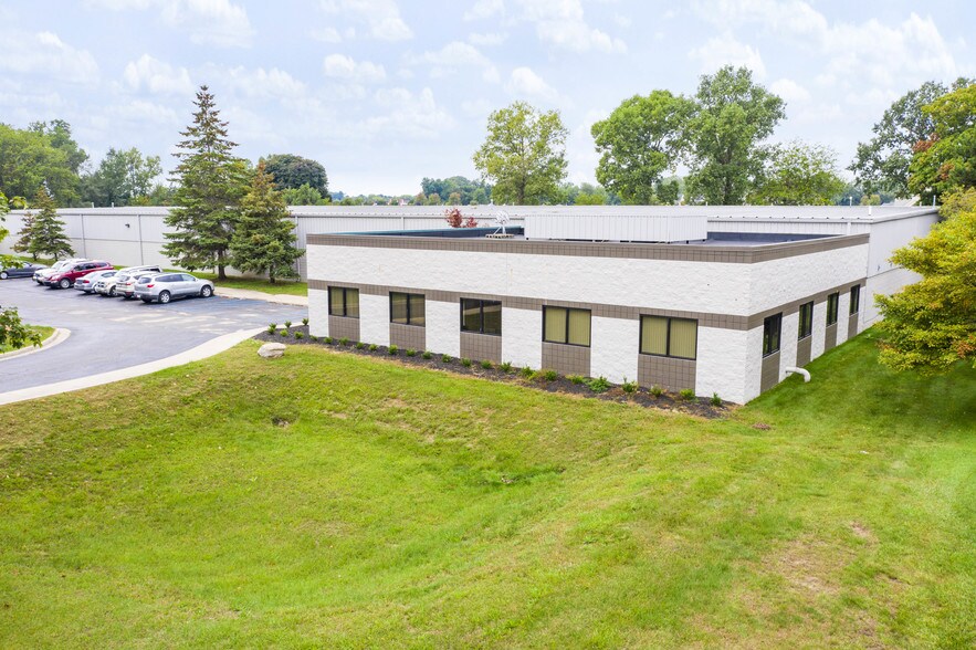 More Photos Of 255 N Alloy Dr, Fenton Warehouse For Sale