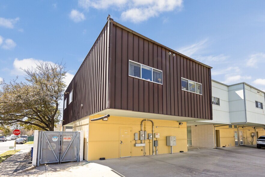 More Photos Of 508 E 53rd St, Austin Loft Creative Space For Sale