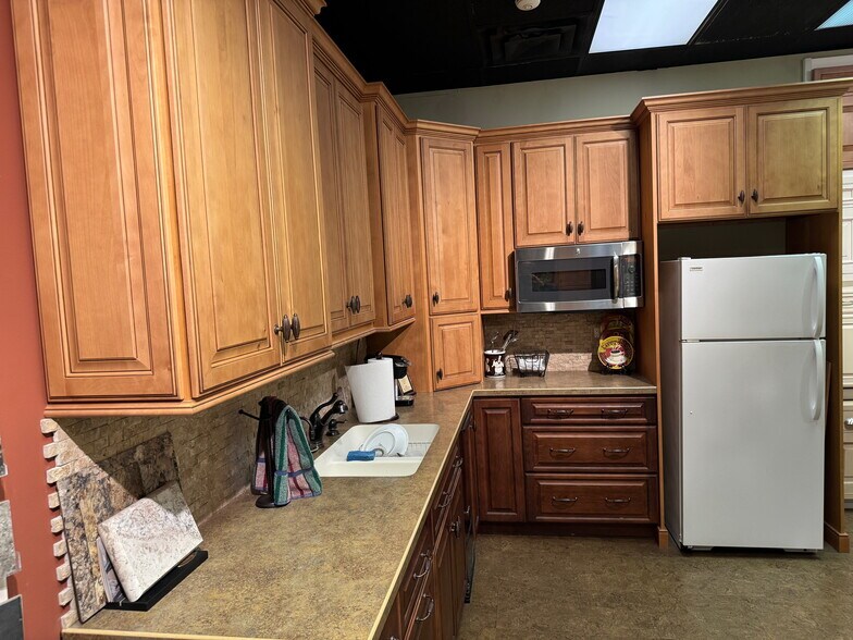 More Photos Of 2160 S 6th St, Springfield Industrial For Sale