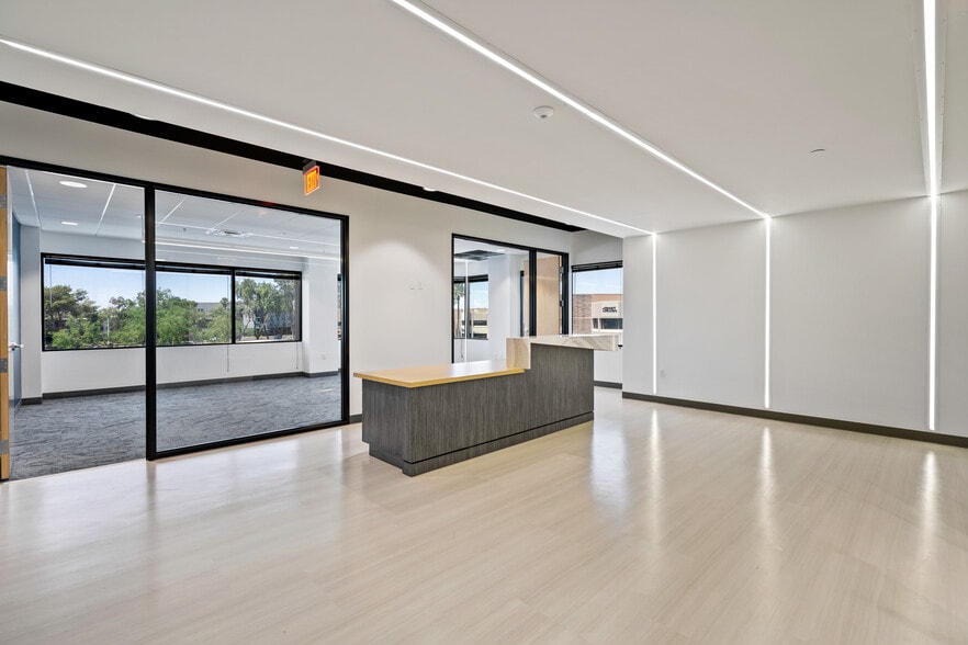 More Photos Of 3020 E Camelback Rd, Phoenix Office For Lease