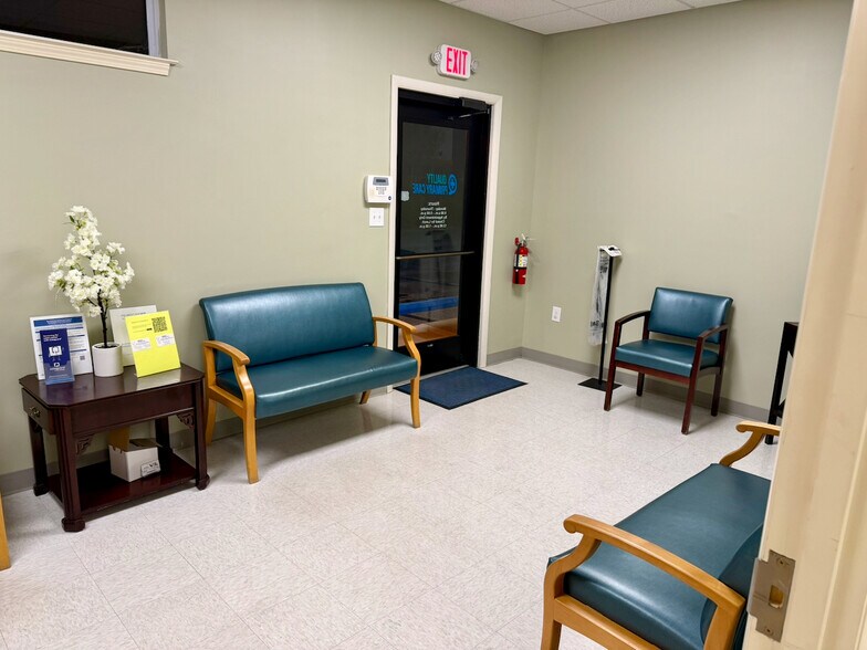 More Photos Of 514 Esther Cut, Fort Walton Beach Office For Sale