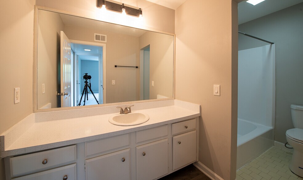 More Photos Of 126 Walton Ferry Rd, Hendersonville Apartments For Sale