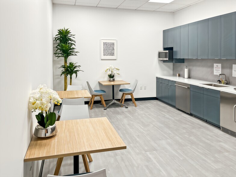 More Photos Of 2020 Main St, Irvine Coworking Space