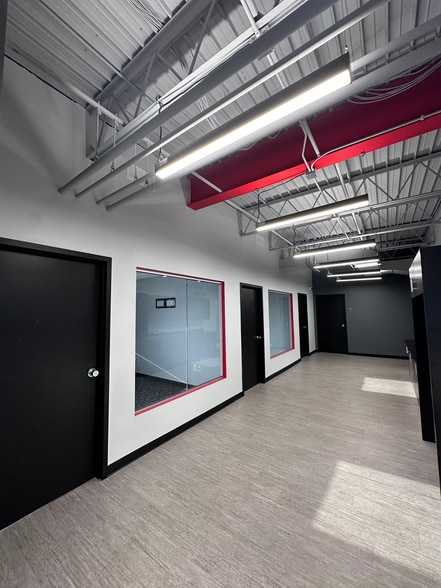 More Photos Of 24681 Northwestern Hwy, Southfield Office Residential For Lease