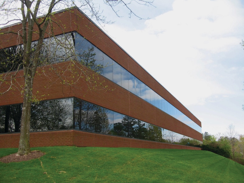 More Photos Of 620 Moorefield Park Dr, Richmond Office For Lease