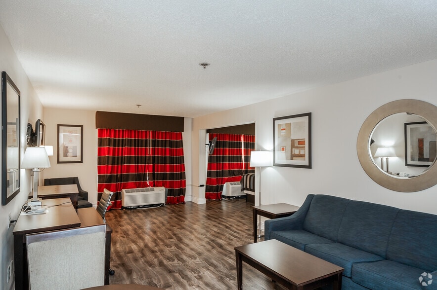 More Photos Of 2060 Eastern Blvd, Montgomery Hotel For Sale