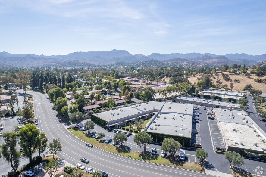 More Photos Of 2630 Townsgate Rd, Westlake Village Warehouse For Lease