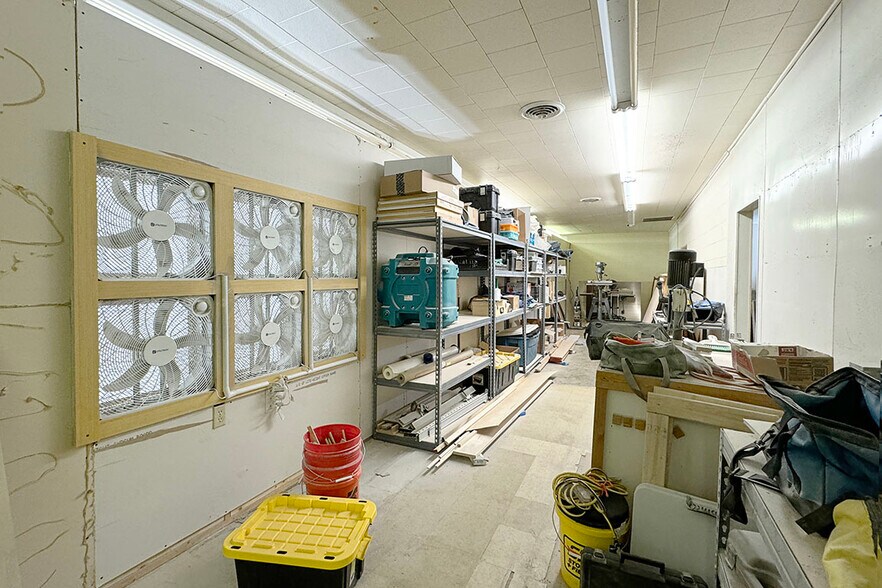 More Photos Of 1801 Wood St, Elkhart Storefront For Sale