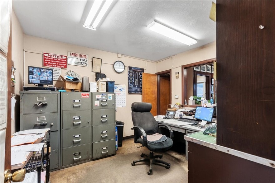 More Photos Of 368 Central Ave, Albany Auto Repair For Sale