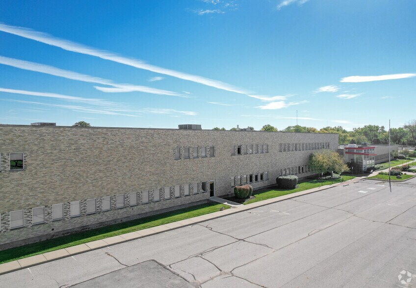 More Photos Of 2855 N Franklin Rd, Indianapolis Research And Development For Lease