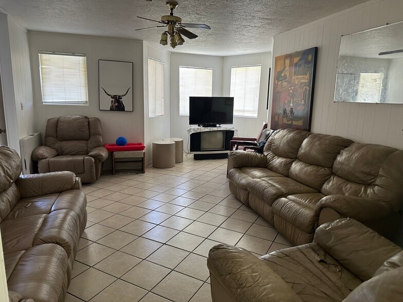 More Photos Of 2212 E 19th St, Oakland Assisted Living For Sale