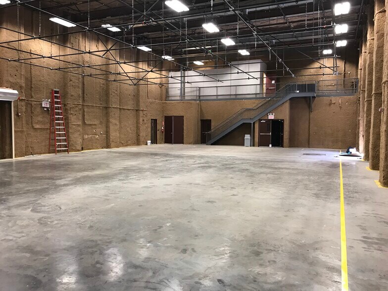 More Photos Of 302 Sheffield Ave, Brooklyn Warehouse For Sale