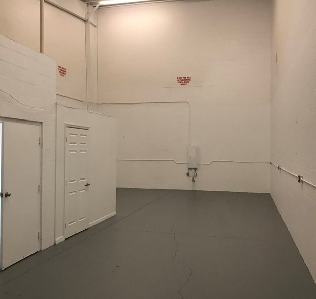 More Photos Of 28720 S Diesel Dr, Bonita Springs Warehouse For Lease