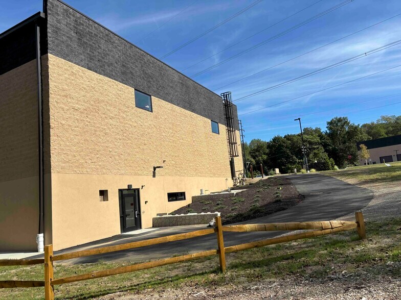 More Photos Of 151 River Rd, Montville Warehouse For Lease