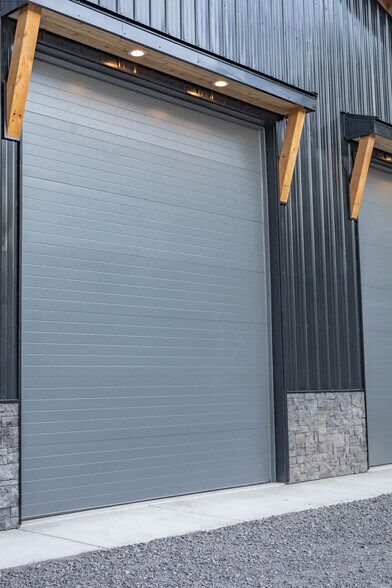 More Photos Of 56522 Solar Dr, Bend Contractor Storage Yard For Sale