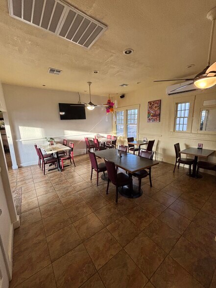 More Photos Of 119 E Speedway Blvd, Tucson Restaurant For Sale