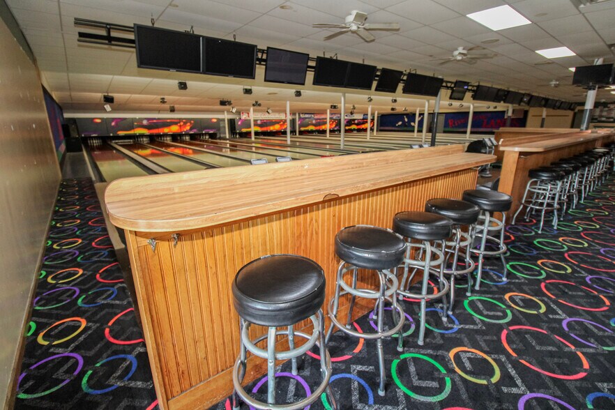 More Photos Of 125 Main St, Huron Bowling Alley For Sale