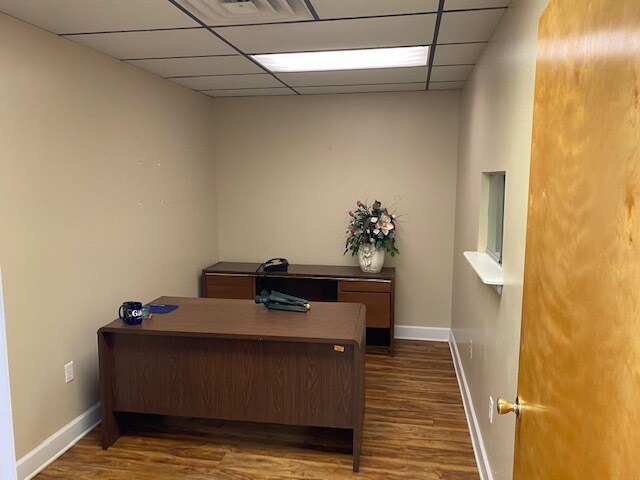 More Photos Of 6570 Caroline St, Milton Unknown For Lease