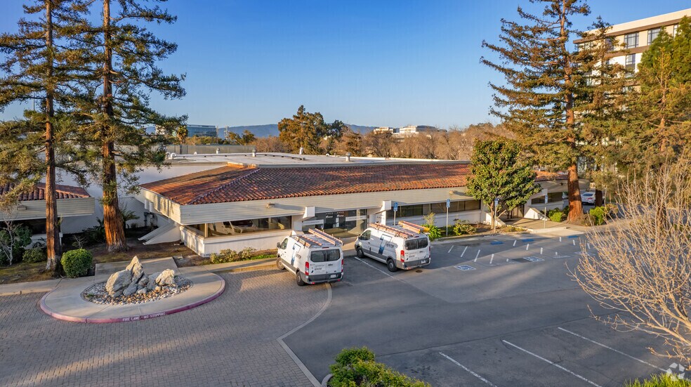More Photos Of 388 W Java Dr, Sunnyvale Office For Lease