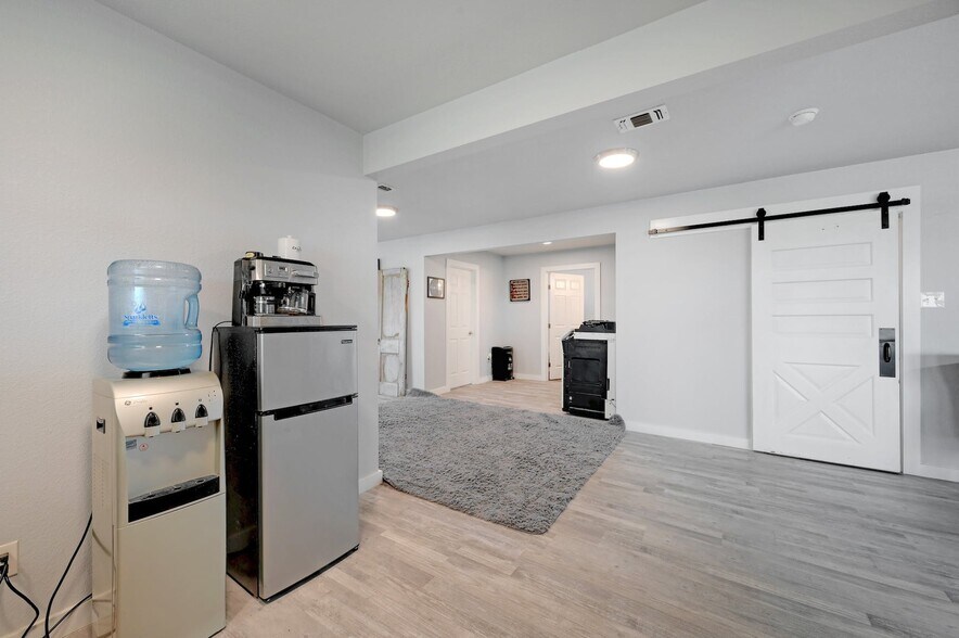 More Photos Of 4909 Bell Springs Rd, Dripping Springs Light Manufacturing For Sale