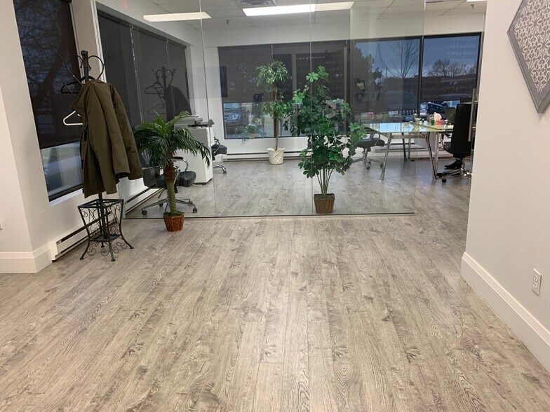 More Photos Of 465 Morden Rd, Oakville Medical For Lease