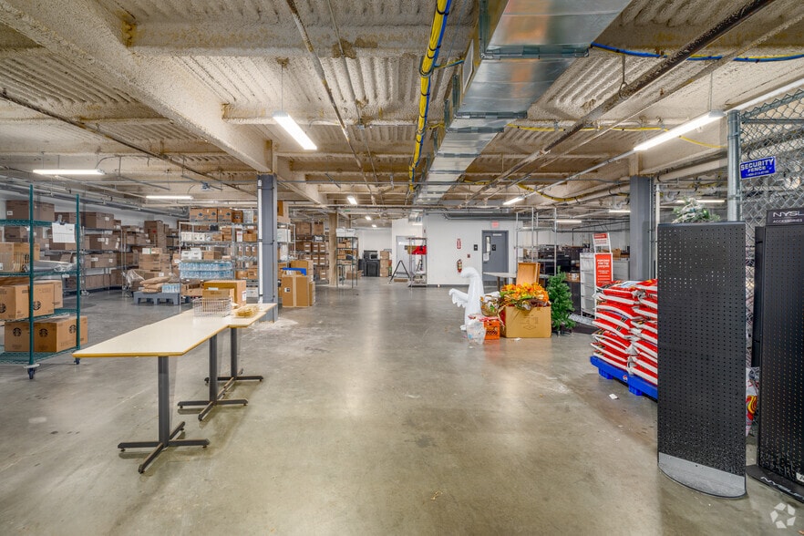 More Photos Of 17-19 Simpson Rd, Columbia Service Station For Sale