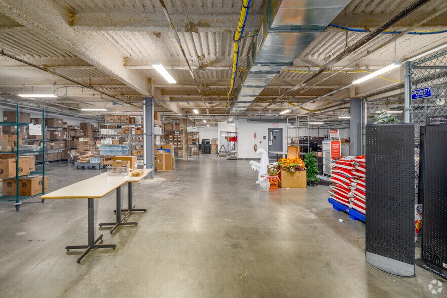 More Photos Of 17-19 Simpson Rd, Columbia Service Station For Lease