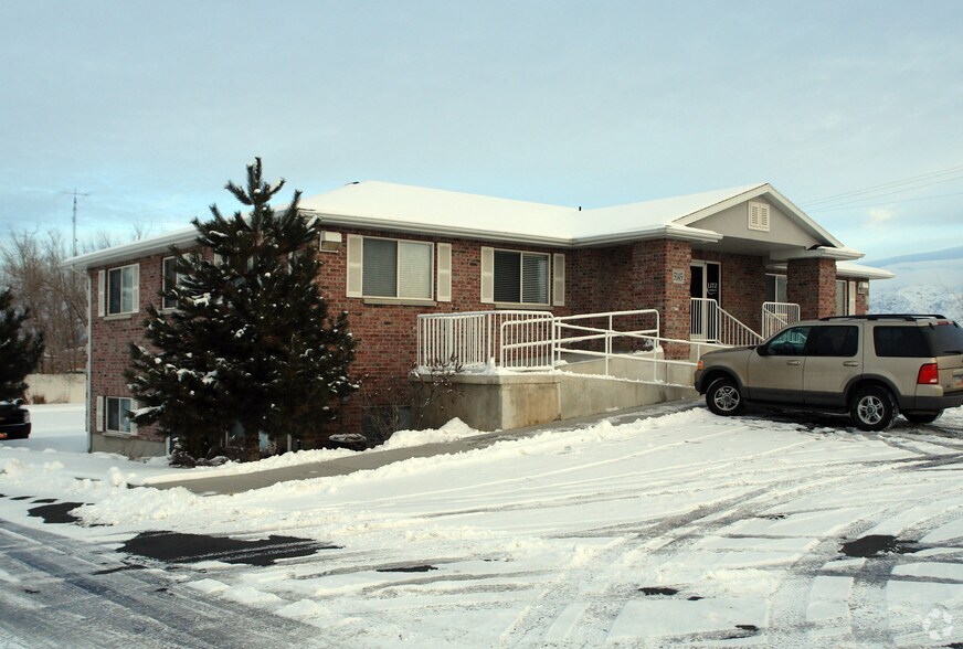 More Photos Of 5145 S Airport Rd, Roy Office For Lease