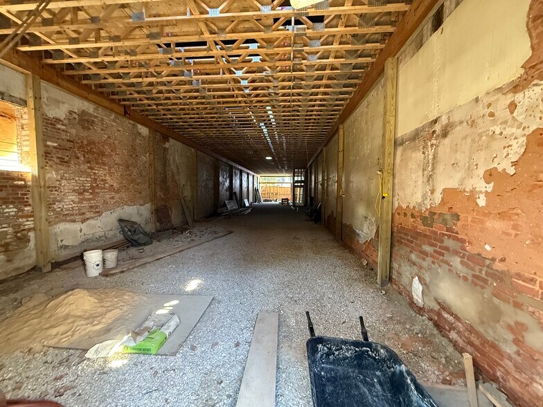 More Photos Of 110 S 8th St, Opelika Restaurant For Lease