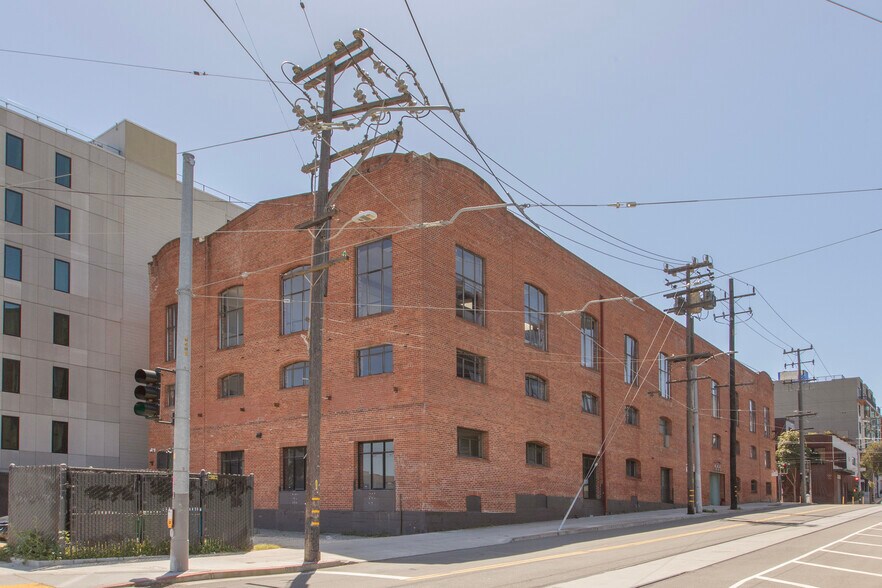 More Photos Of 555 19th St, San Francisco Loft Creative Space For Lease