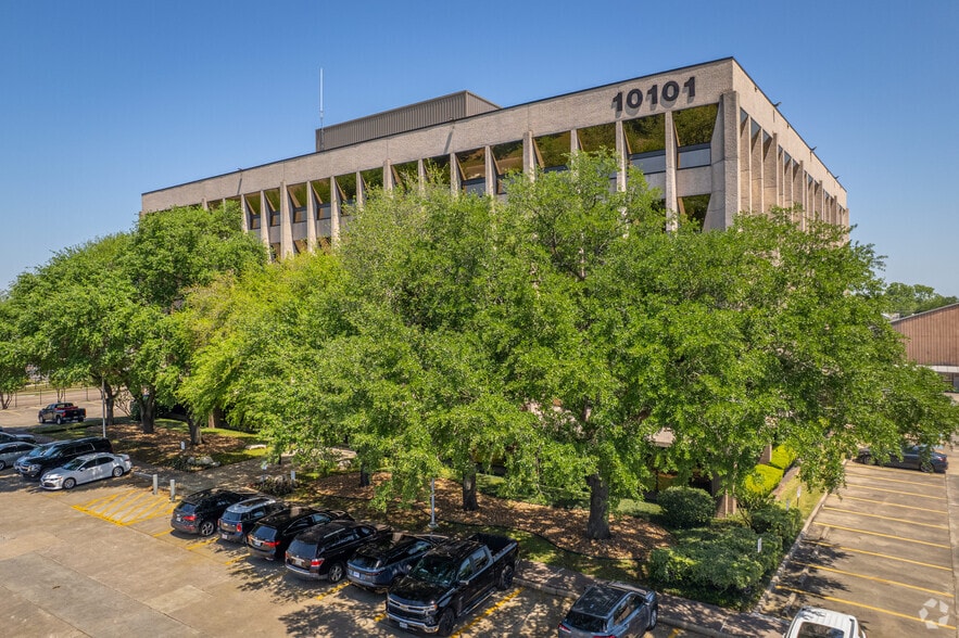 Primary Photo Of 10101 Fondren Rd, Houston Unknown For Lease