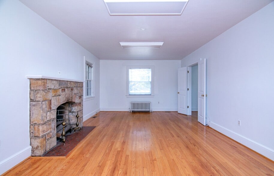 More Photos Of 1540 Apperson Dr, Salem Office For Sale