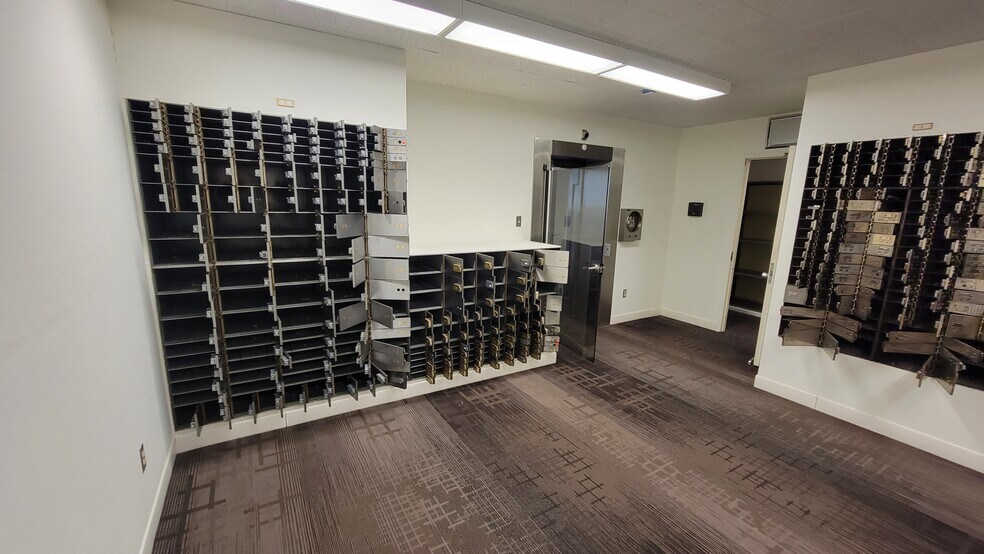 More Photos Of 501 N Olympic Ave, Arlington Bank For Sale